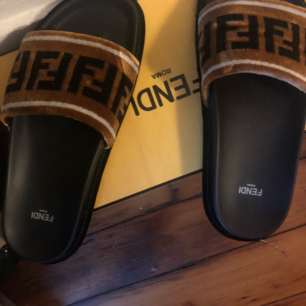 Fendi logo velvet slides Size 49 IT - Picture 4 of 4
